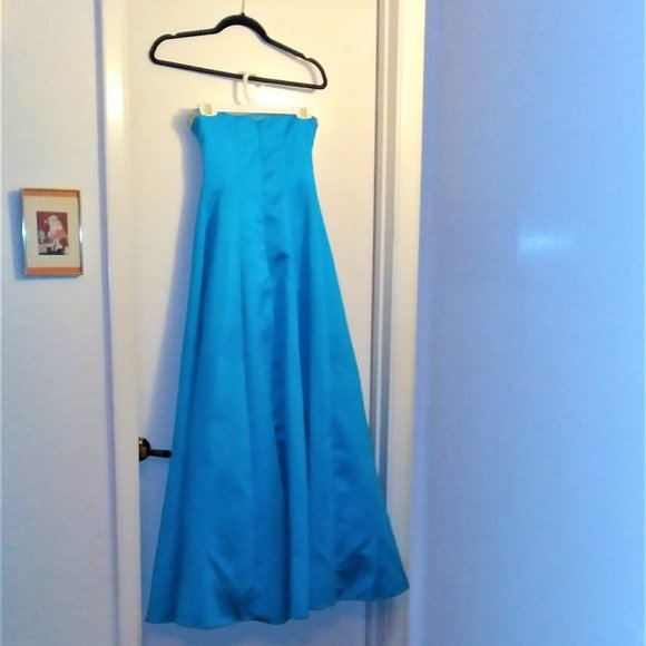 Vintage Beautiful De-Laru Bright Blue Prom/Formal Dress from 2000 - Size 3/4 - Picture 12 of 12